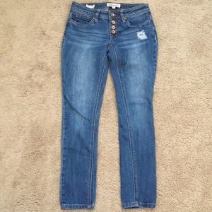 Dollhouse capri jeans
